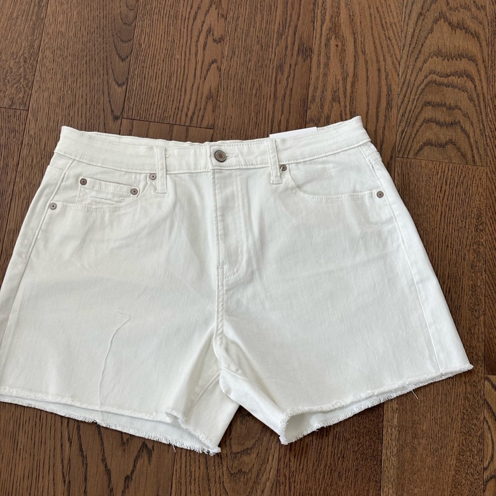 Zenana Outfitters White Jean Shorts Frayed Hem